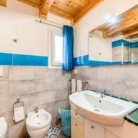 Casolare Giardino Aiarella Apartment *